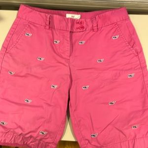 Women’s Vineyard Vines embroidered whale shorts. Size 4